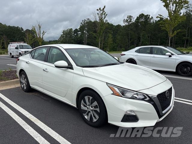 Nissan Altima سيارات