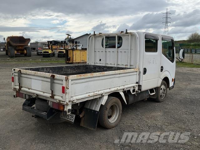 Nissan ATLAS شاحنات مسطحة/مفصلية الجوانب