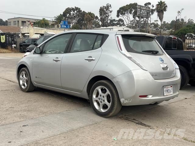 Nissan Leaf سيارات
