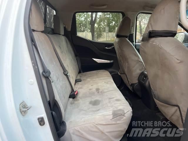 Nissan Navara شاحنات خفيفة/مفصلية الجوانب