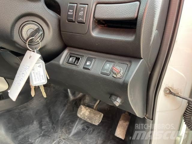 Nissan Navara شاحنات خفيفة/مفصلية الجوانب