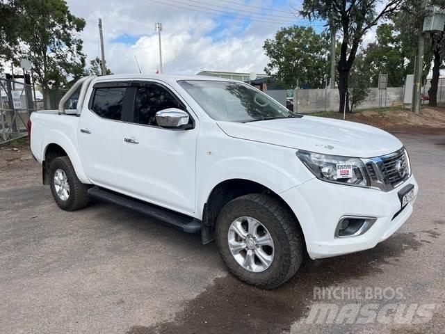 Nissan Navara شاحنات خفيفة/مفصلية الجوانب