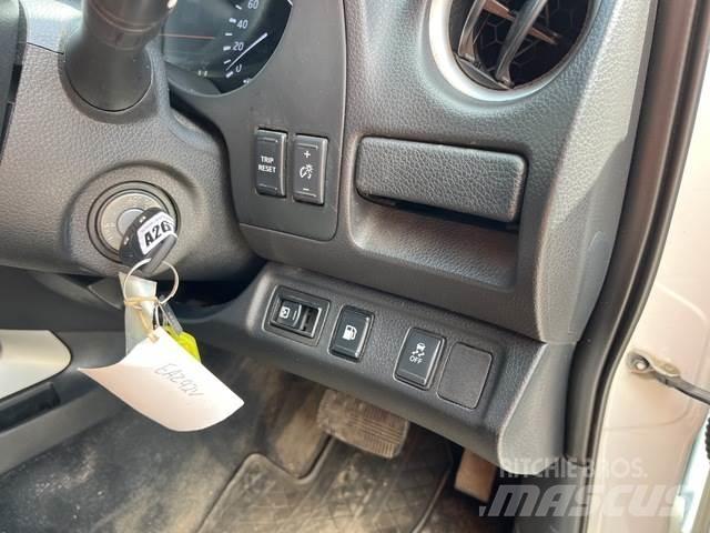Nissan Navara شاحنات خفيفة/مفصلية الجوانب