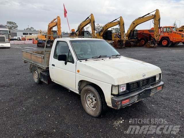 Nissan Navara شاحنات خفيفة/مفصلية الجوانب