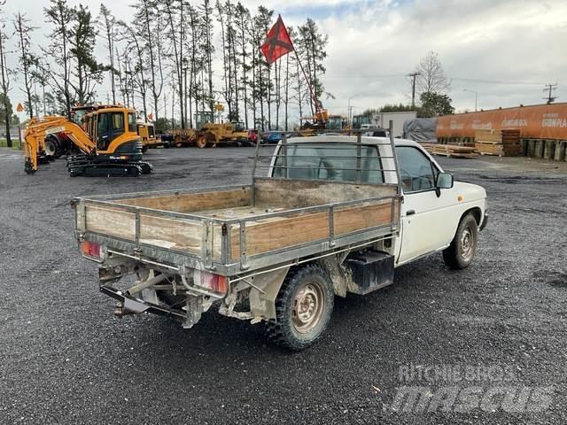 Nissan Navara شاحنات خفيفة/مفصلية الجوانب