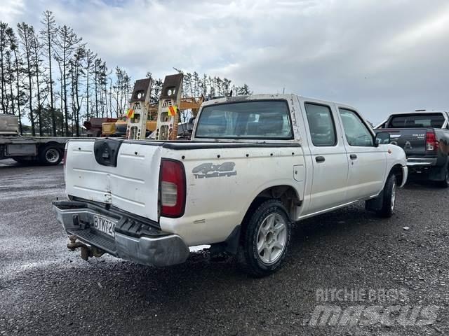 Nissan Navara شاحنات خفيفة/مفصلية الجوانب