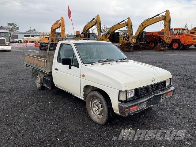 Nissan Navara شاحنات خفيفة/مفصلية الجوانب