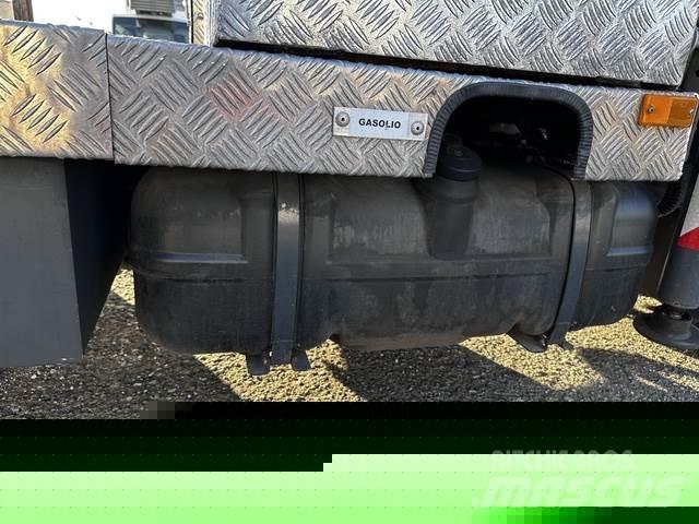 Nissan NT400 المنصات الهوائية المثبتة على شاحنة