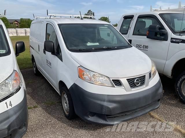 Nissan NV200 شاحنة مقفلة