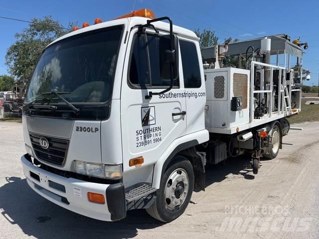 Nissan UD2300 مركبات الأغراض العامة