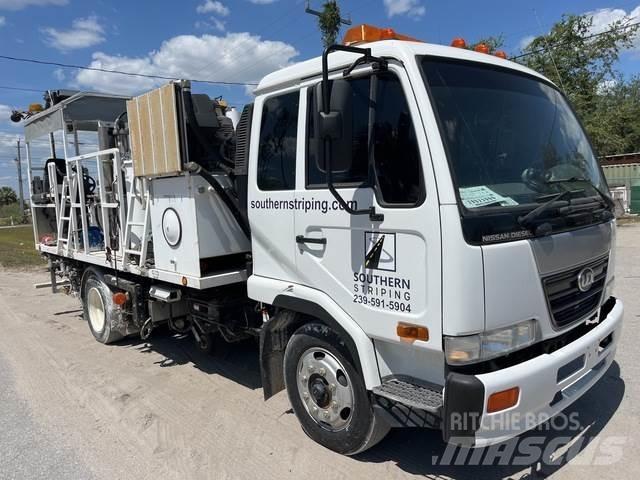 Nissan UD2300 مركبات الأغراض العامة