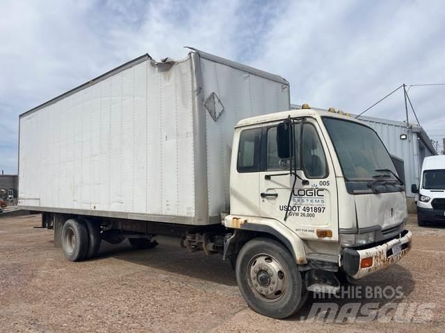 Nissan UD2600 شاحنات ذات هيكل صندوقي