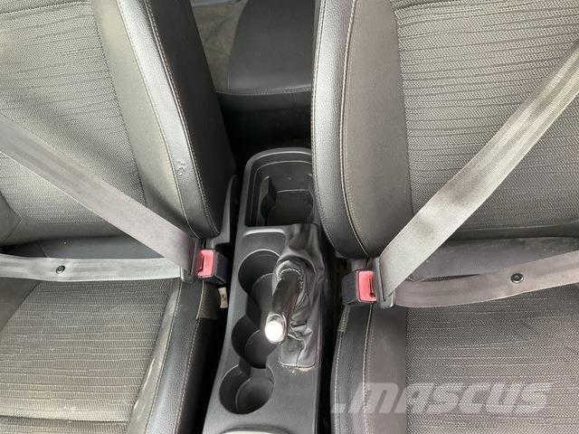 Opel Astra سيارات