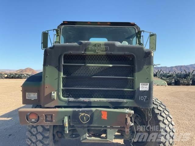 Oshkosh  شاحنات ذات هيكل صندوقي