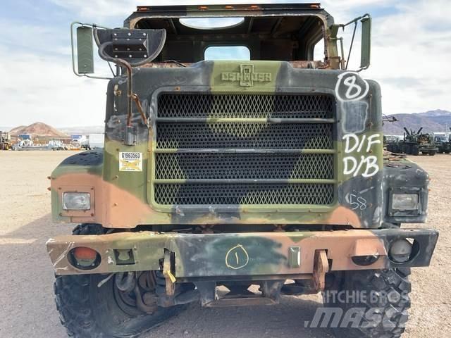 Oshkosh  شاحنات ذات هيكل صندوقي