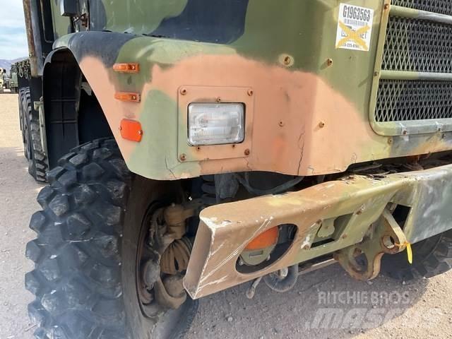 Oshkosh  شاحنات ذات هيكل صندوقي