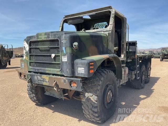 Oshkosh  شاحنات ذات هيكل صندوقي