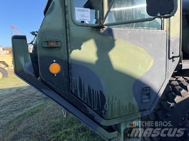 Oshkosh M985 شاحنات أخرى
