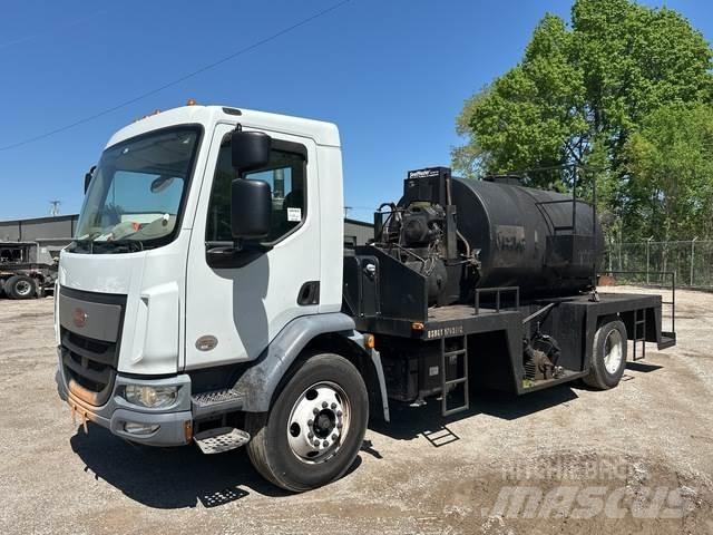 Peterbilt 220 شاحنات أخرى