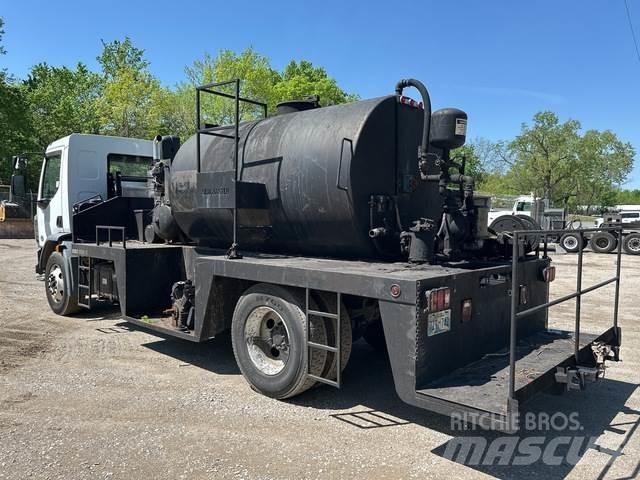 Peterbilt 220 شاحنات أخرى