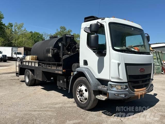 Peterbilt 220 شاحنات أخرى