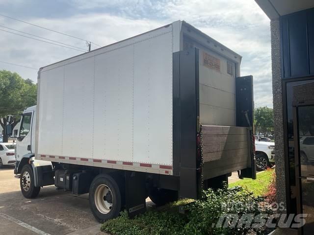 Peterbilt 220 شاحنات ذات هيكل صندوقي