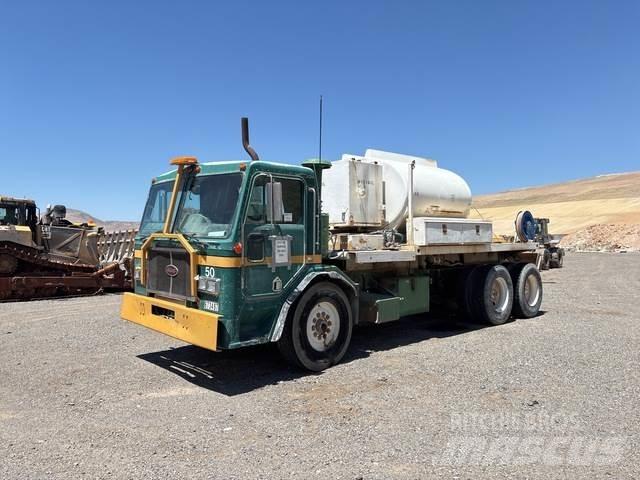 Peterbilt 320 شاحنات ذات صهاريج