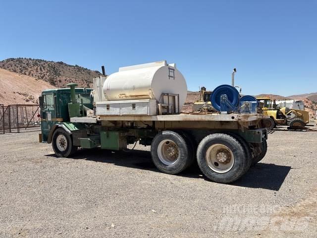 Peterbilt 320 شاحنات ذات صهاريج