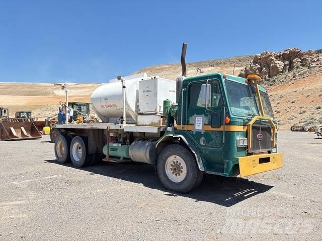 Peterbilt 320 شاحنات ذات صهاريج