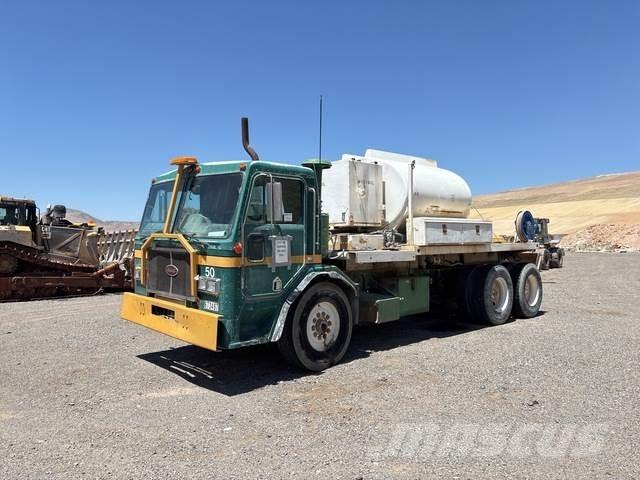 Peterbilt 320 شاحنات ذات صهاريج