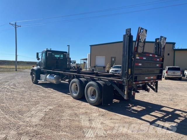 Peterbilt 330 شاحنات مسطحة/مفصلية الجوانب