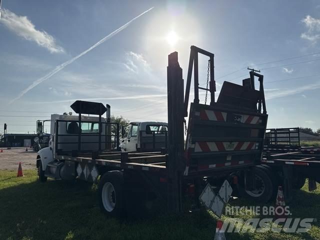 Peterbilt 335 شاحنات مسطحة/مفصلية الجوانب