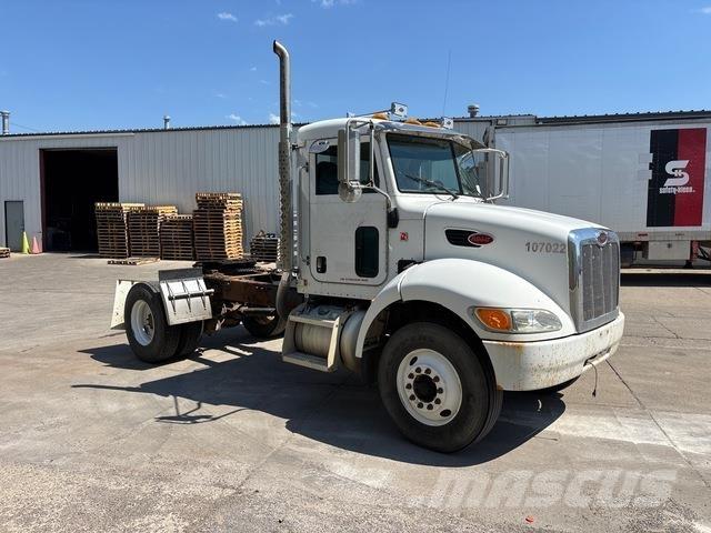 Peterbilt 335 وحدات الجر