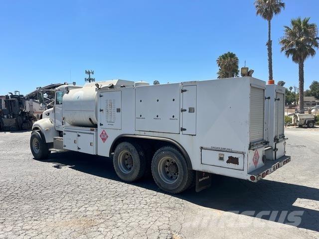 Peterbilt 335 شاحنات ذات صهاريج
