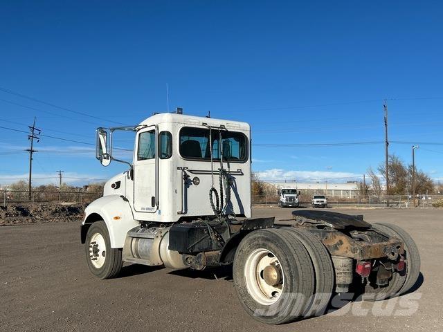 Peterbilt 335 وحدات الجر