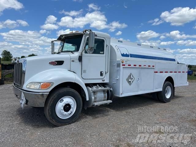 Peterbilt 337 شاحنات ذات صهاريج