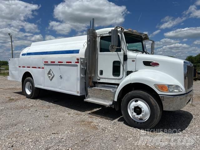 Peterbilt 337 شاحنات ذات صهاريج