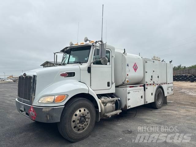 Peterbilt 337 شاحنات ذات صهاريج