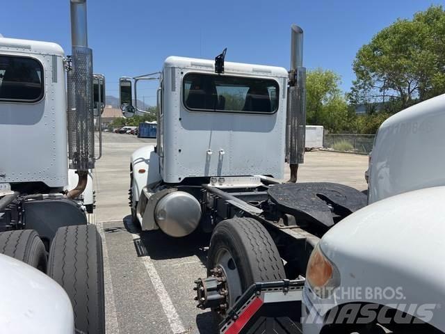 Peterbilt 337 وحدات الجر