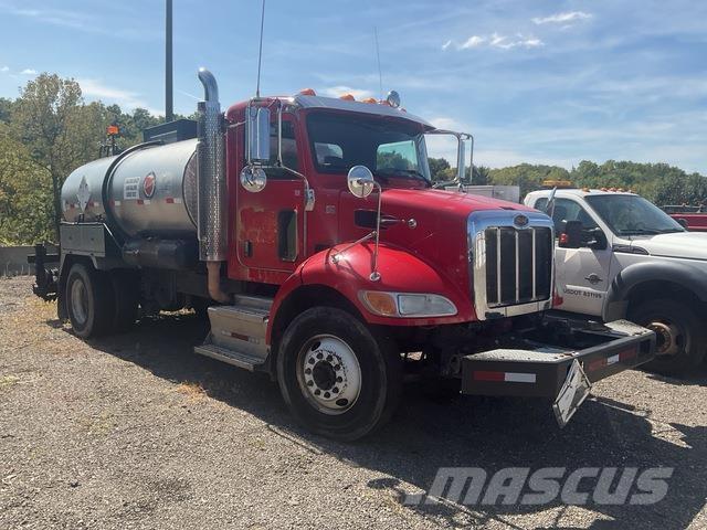 Peterbilt 337 شاحنات خرسانة