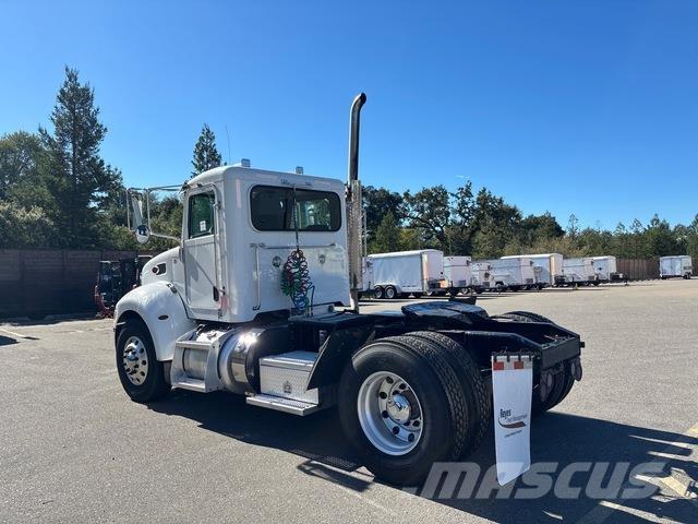 Peterbilt 337 وحدات الجر