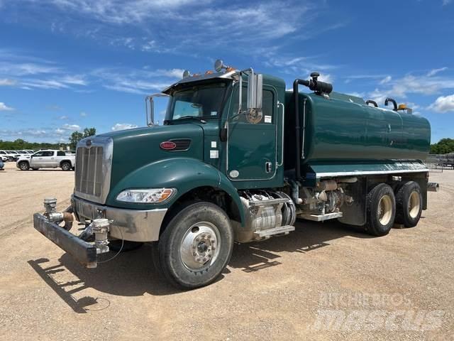Peterbilt 348 صهاريج مياه