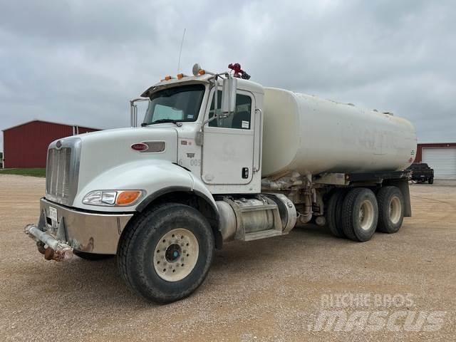 Peterbilt 348 صهاريج مياه