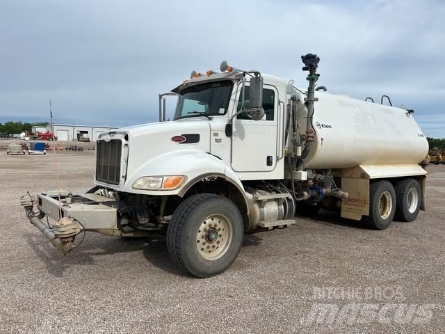 Peterbilt 348 صهاريج مياه