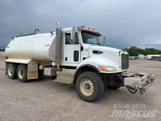 Peterbilt 348 صهاريج مياه