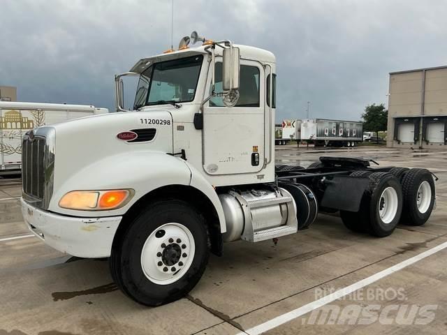 Peterbilt 348 وحدات الجر