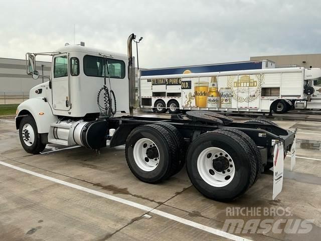 Peterbilt 348 وحدات الجر