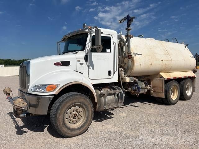 Peterbilt 348 صهاريج مياه