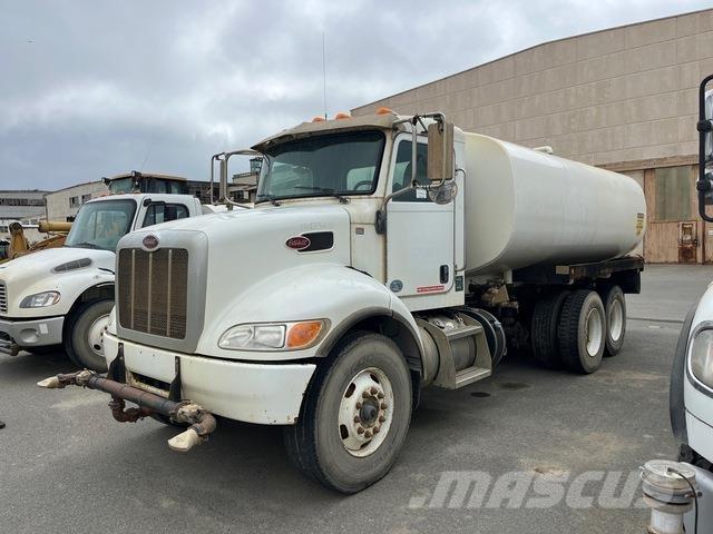 Peterbilt 348 صهاريج مياه