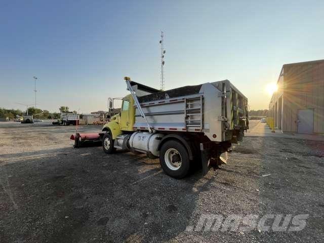 Peterbilt 348 وحدات الجر